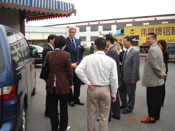 2006年4月14日，美国商务代表团来我公司参观接见